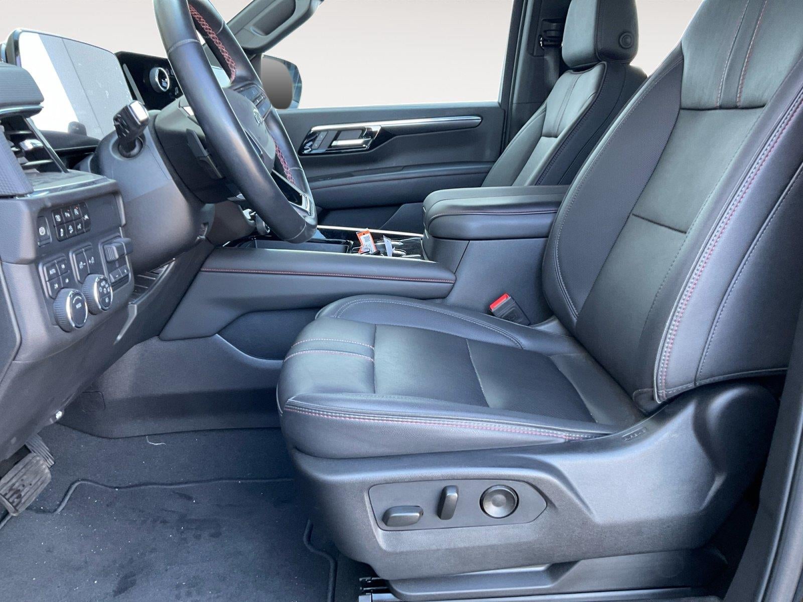 2025 Chevrolet Suburban RST