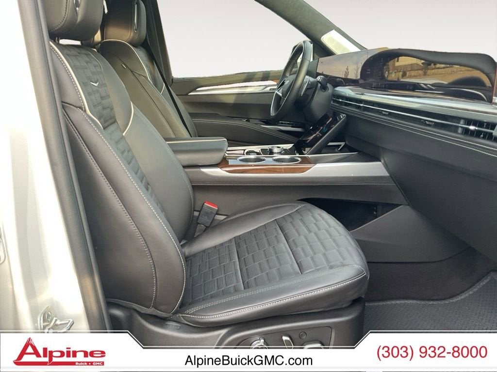 2025 Cadillac Escalade Sport Platinum