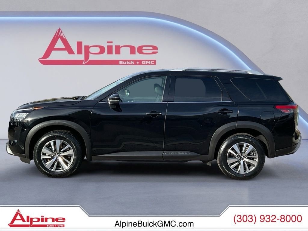 2025 Nissan Pathfinder SL