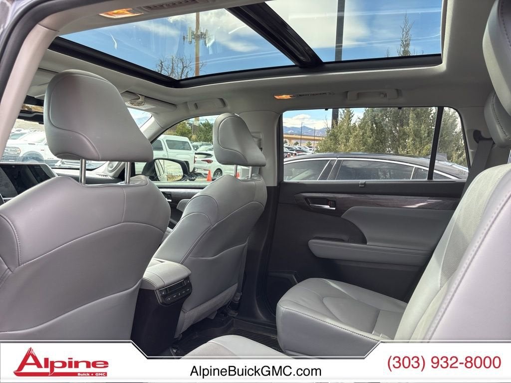 2022 Toyota Highlander Platinum