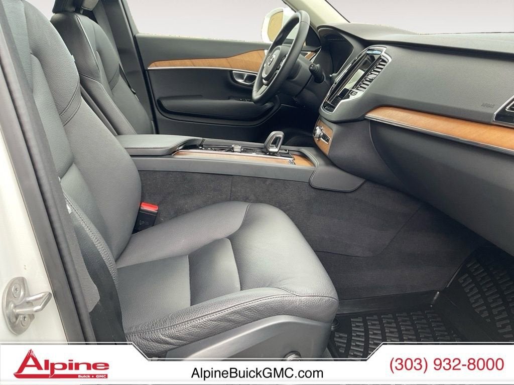 2024 Volvo XC90 B5 Plus Bright Theme