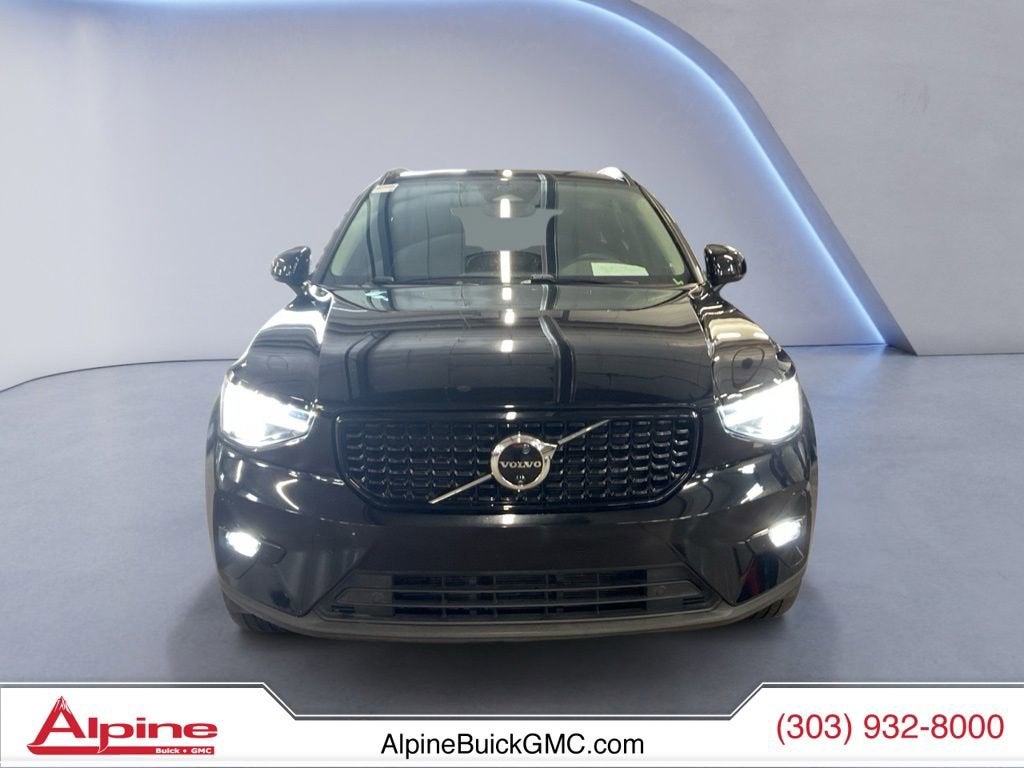 2024 Volvo XC40 B5 Plus Dark Theme