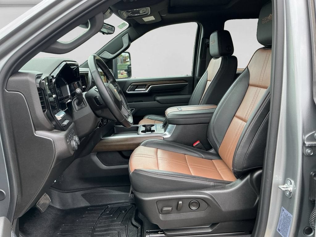 2025 Chevrolet Silverado 3500 HD High Country