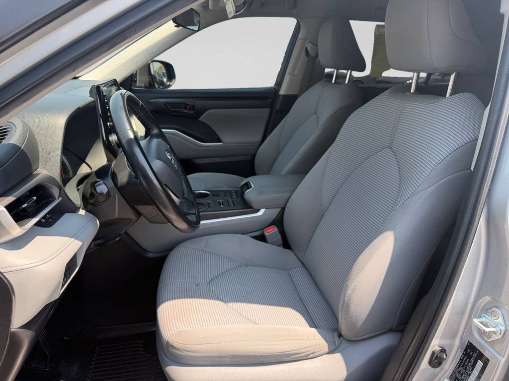 2022 Toyota Highlander LE