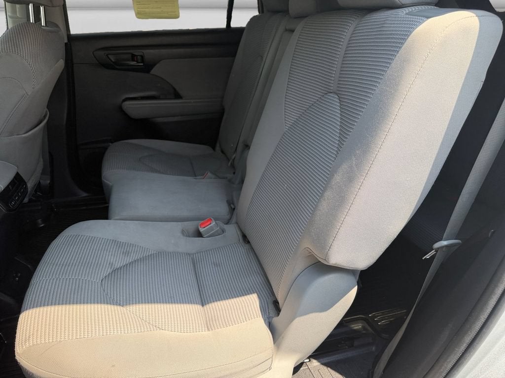 2022 Toyota Highlander LE