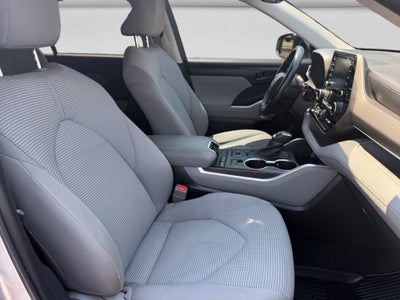 2022 Toyota Highlander LE