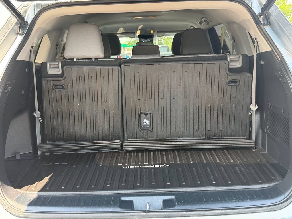 2022 Toyota Highlander LE
